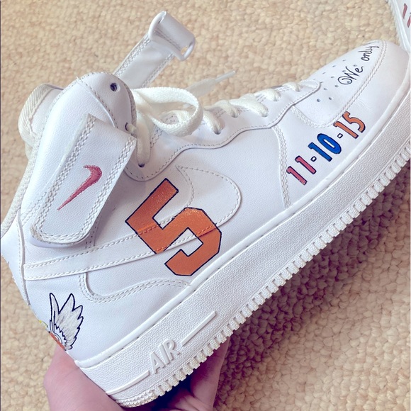 Custom Air Force 1’ (High-Top) - Picture 1 of 5